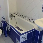 T2 2 Etoiles Au Lavandou Avec Climatisation - Fr-1-308-92 * Le Lavandou
